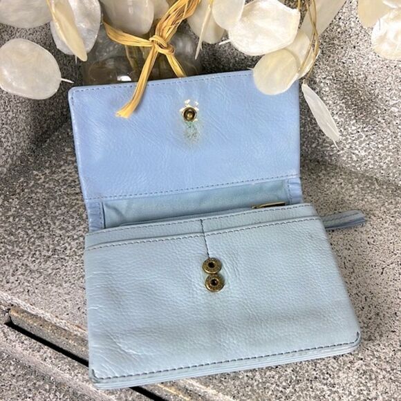 Fossil Baby Blue Genuine Leather Wallet - Picture 3 of 7
